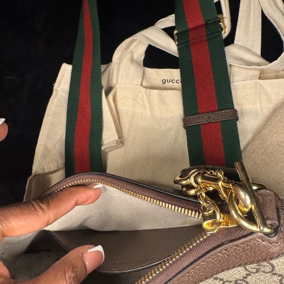 Gucci Beige and Brown Shoulder Bag with Gold Accents - Picture 13 of 16